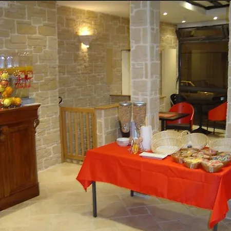 Le Mediterraneen Hotel