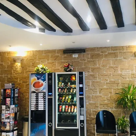 Le Mediterraneen Hotel