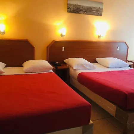 Hotel Le Mediterraneen Parigi